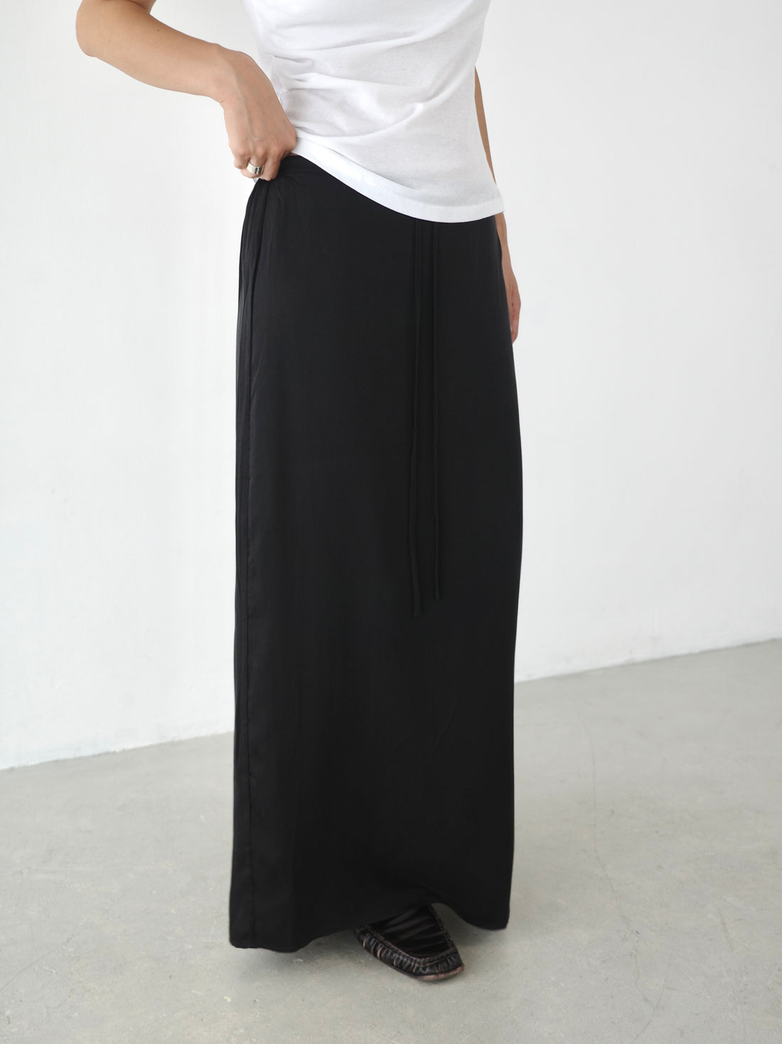 【PRE ORDER】Silky Cupro Blend Skirt（8月下旬〜9月上旬発送予定）