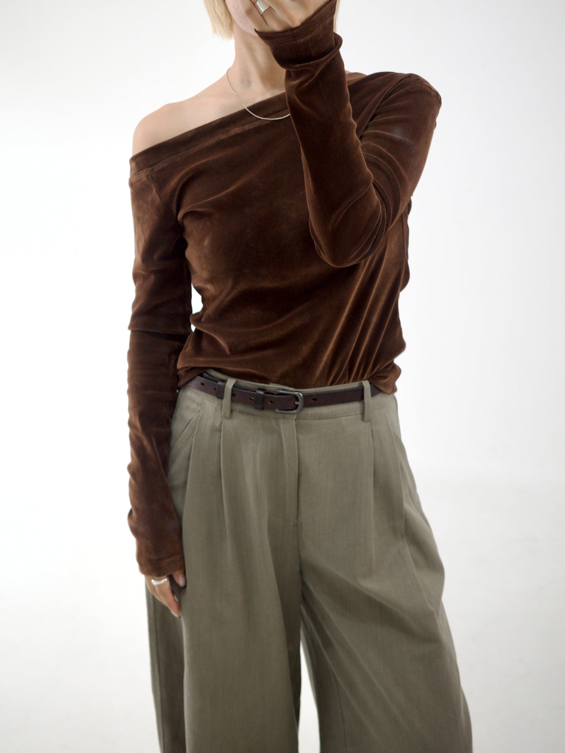 【PRE ORDER】Velvet One Shoulder Tops(11月上旬〜11月中旬発送予定)