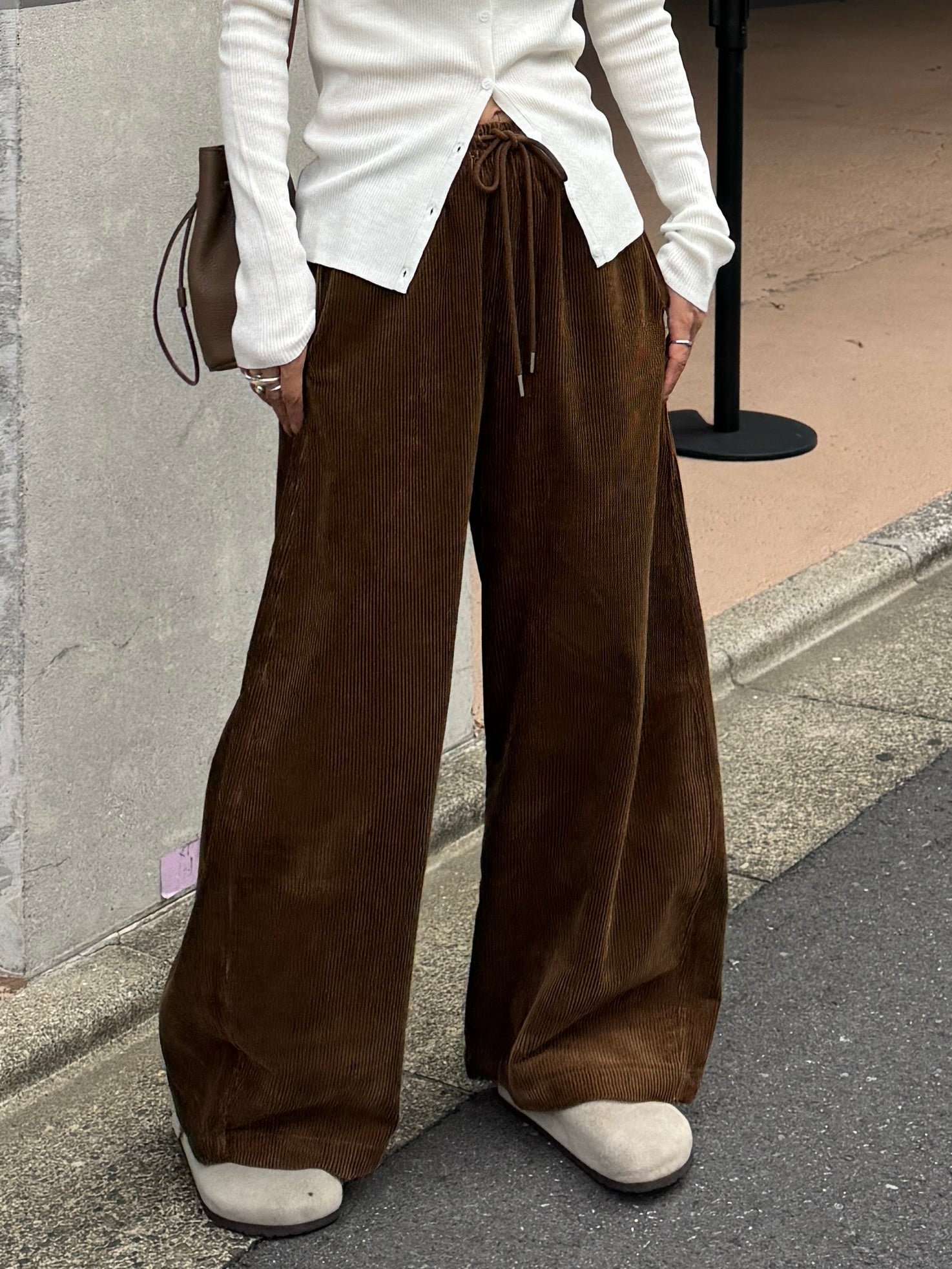パンツ Eongul velt volume pants Eongul velt volume pants