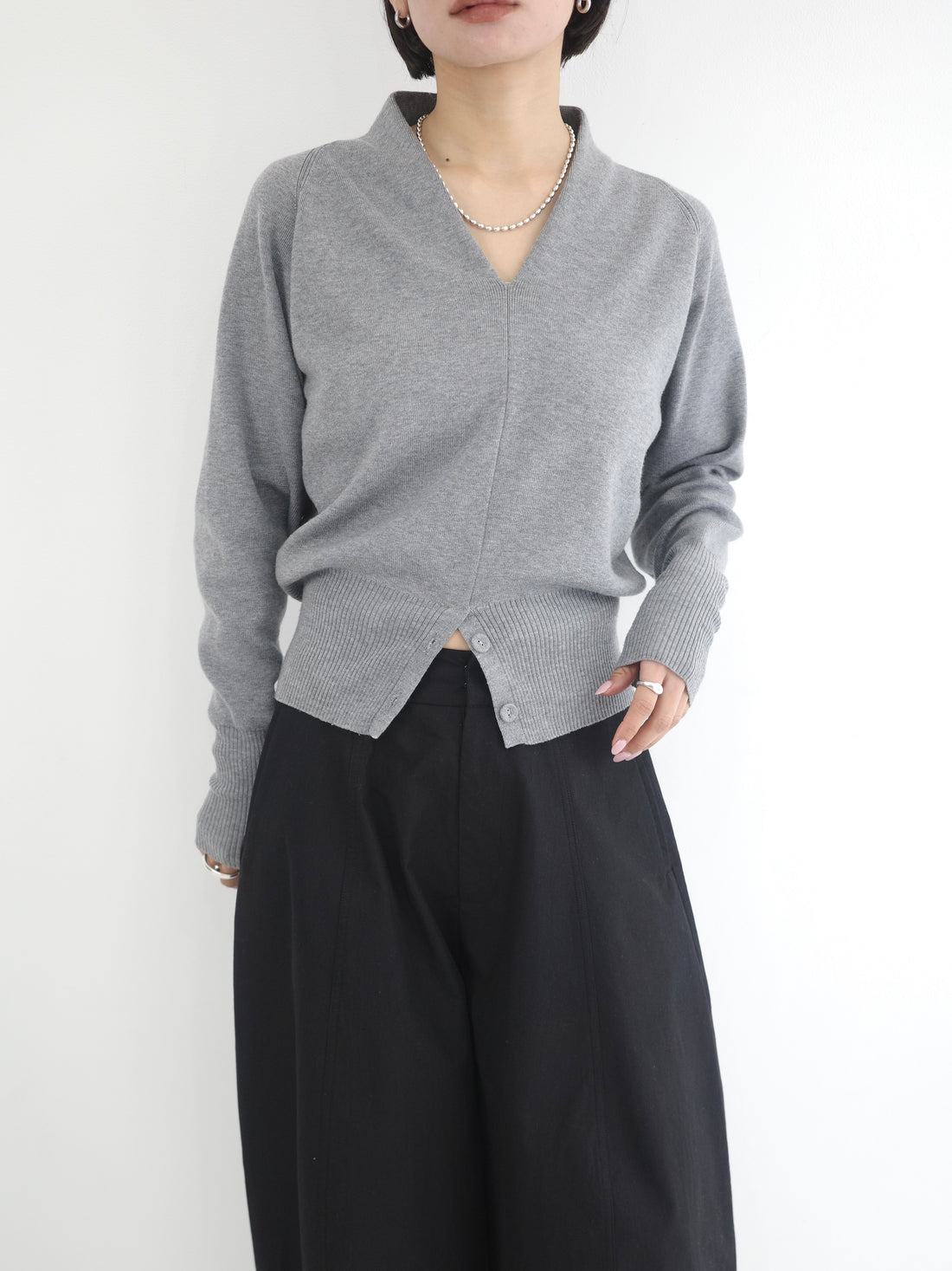【PRE ORDER】Deep V Design Knit（3月下旬〜4月中旬発送予定）