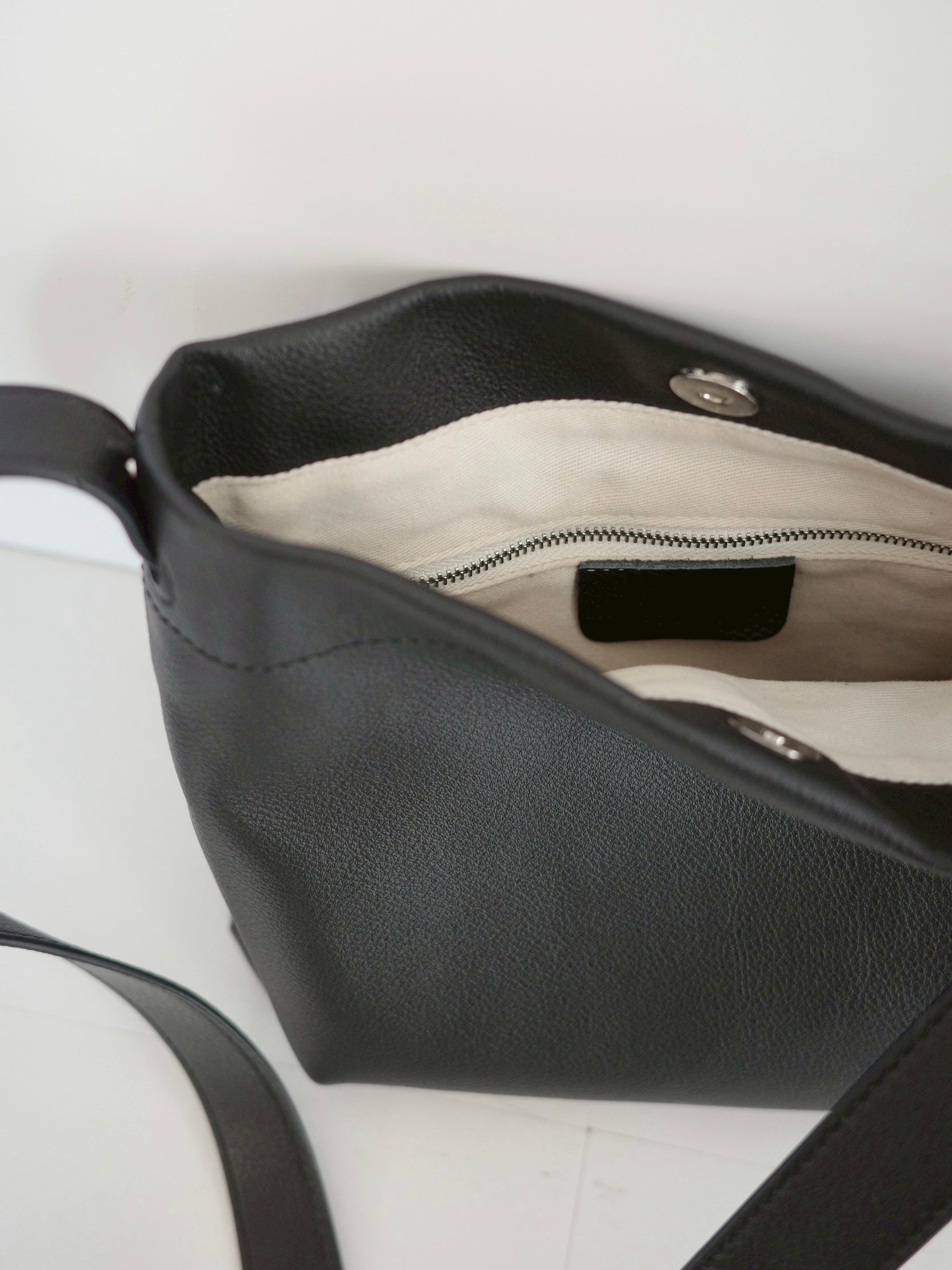 Manyway Leather Bag | Ëongul (ヨングル) official通販サイト – Eongul