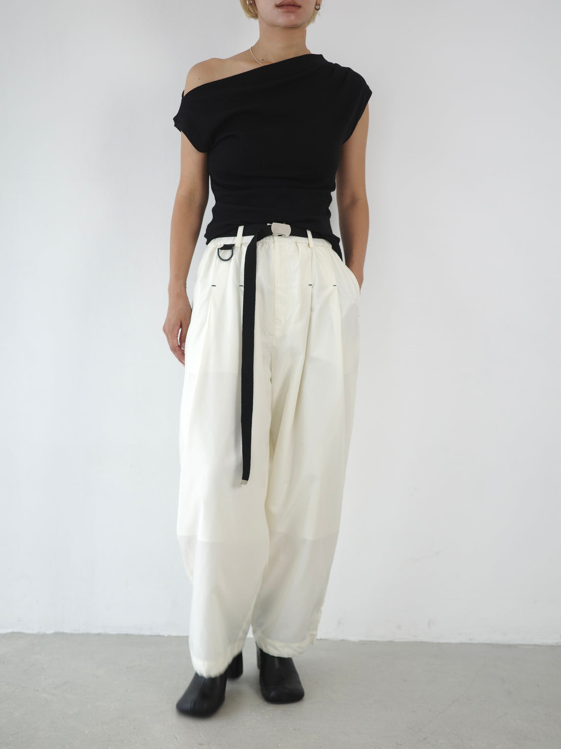 【PRE ORDER】Belted Design Tuck Pants (9月中旬〜9月下旬発送予定)