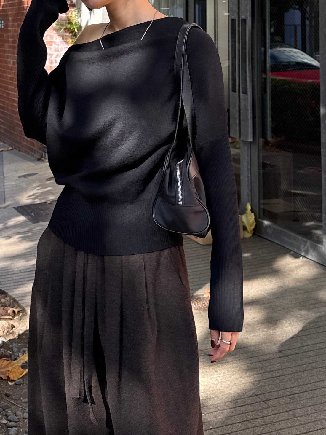 One Shoulder Design Knit