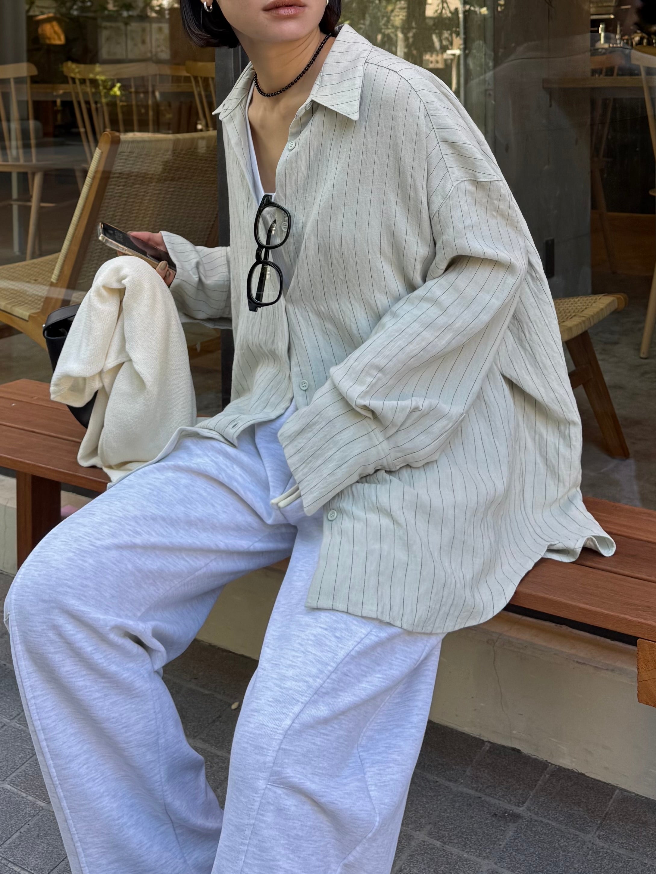 即完売！Eongul リネンストライプルーズシャツ　OLIVE Linen Striped Loose Shirt | Ëongul (ヨングル) official通販サイト