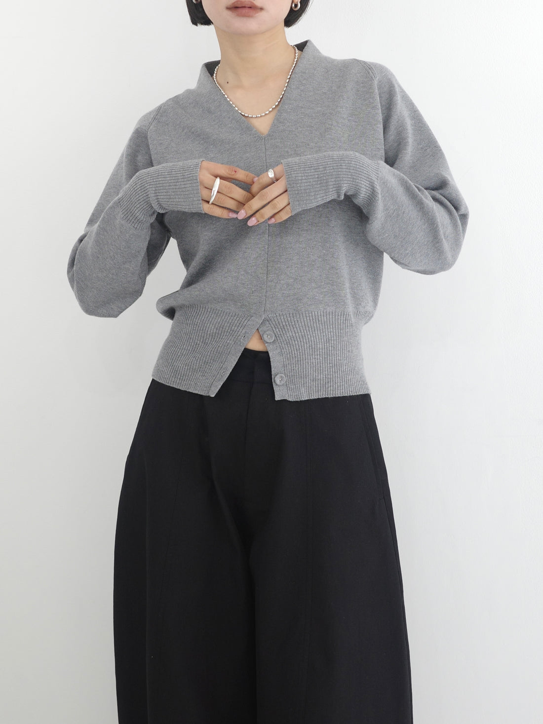 【PRE ORDER】Deep V Design Knit（3月下旬〜4月中旬発送予定）