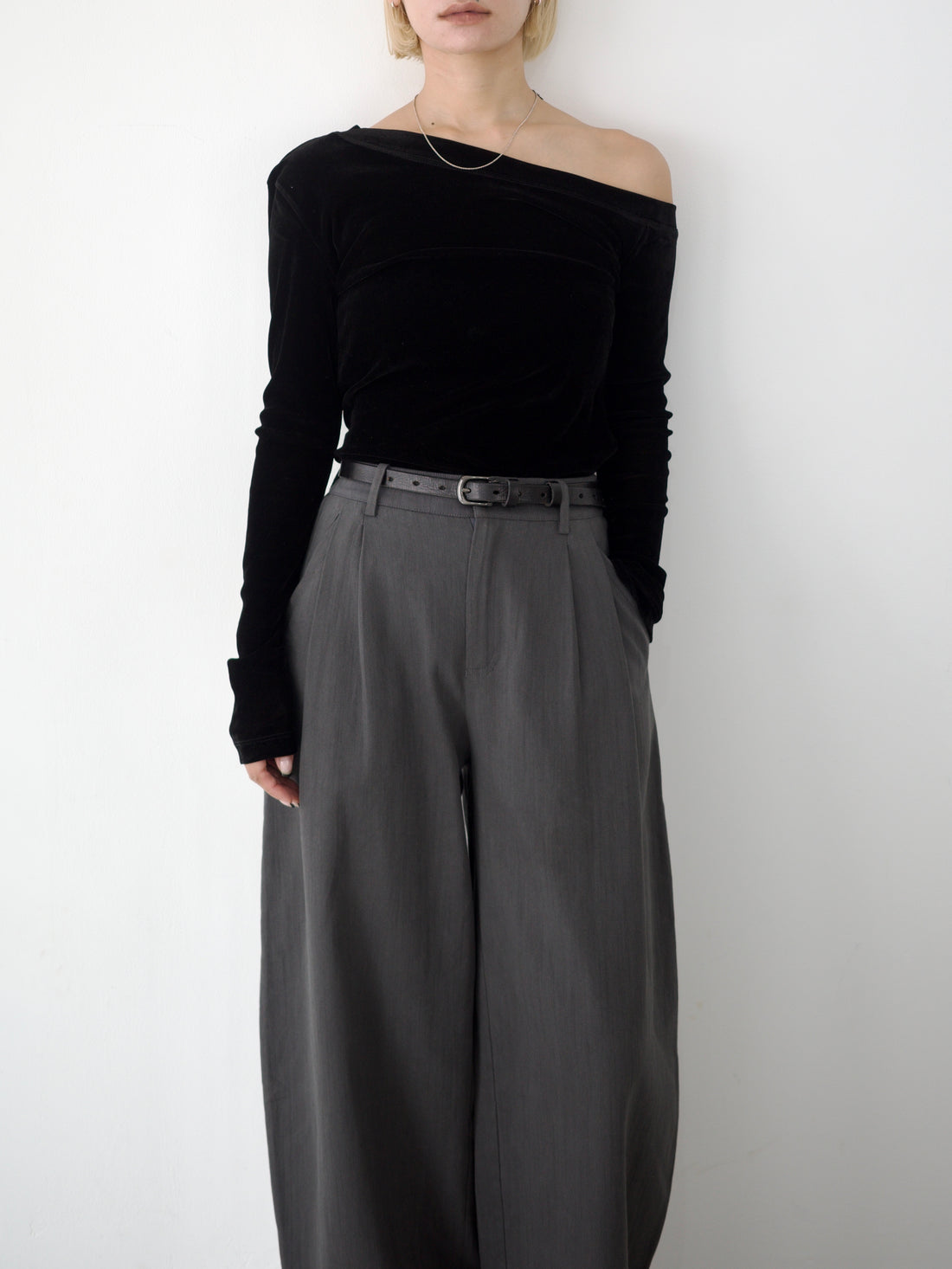 【PRE ORDER】Velvet One Shoulder Tops(10月中旬〜10月下旬発送予定)