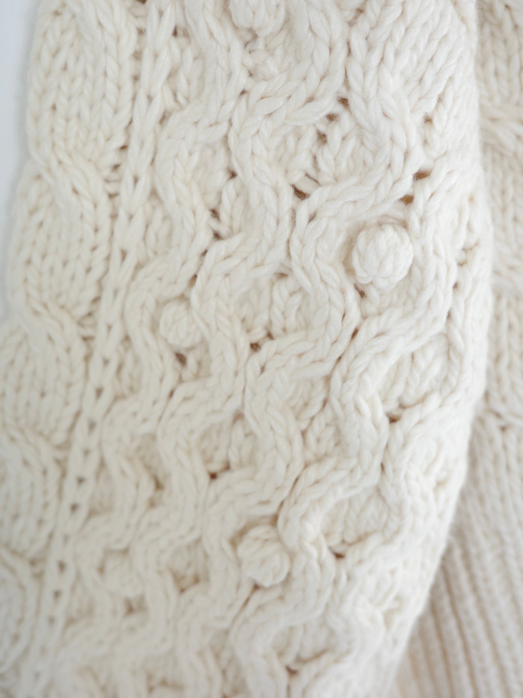 出品本日までヨングル　eongul バンドケーブルルーズニット　ホワイト Hand Cable Loose Knit | Ëongul (ヨングル) official通販サイト – Eongul