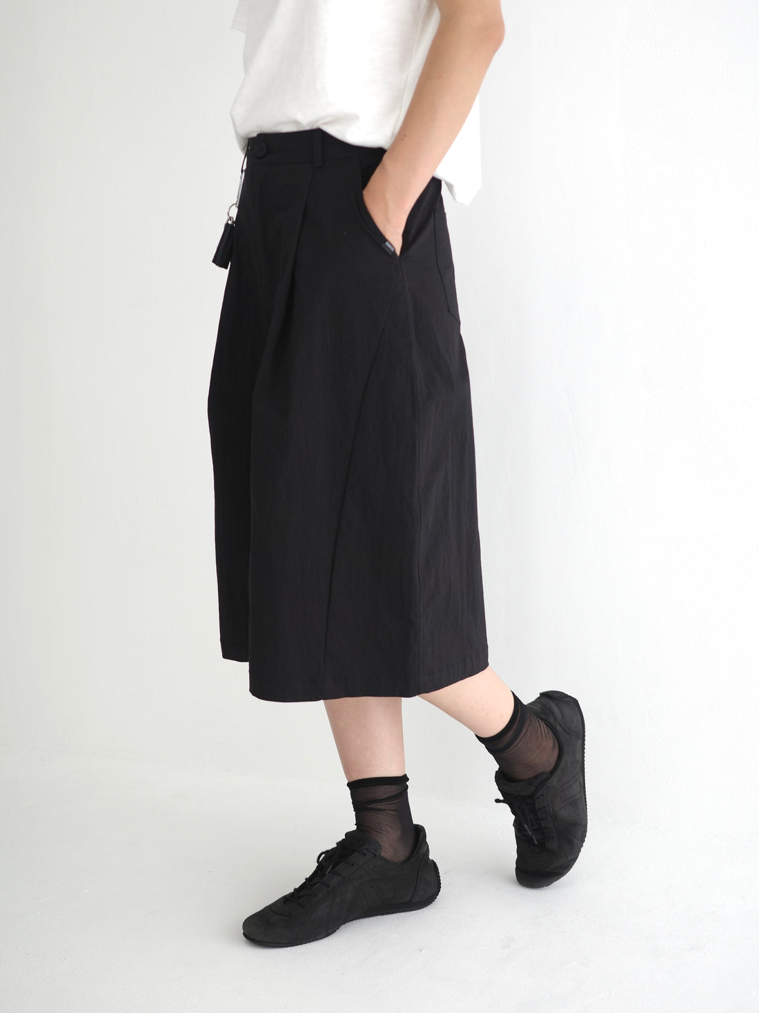 Tuck Bermuda Pants