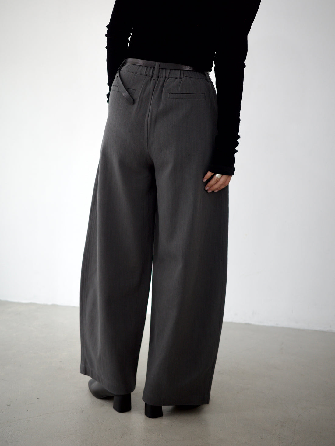 【PRE ORDER】Two Tuck Wide Leg Pants(10月中旬〜11月下 中旬発送予定)