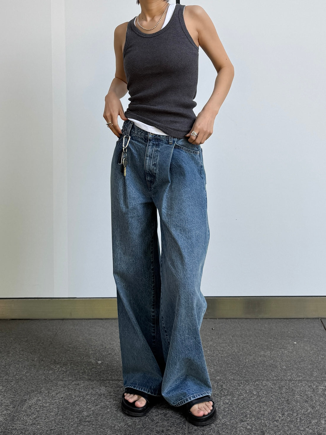 Tuck Design Loose Denim